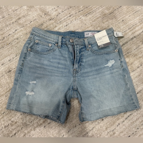 NWT Gap 5" Mid Rise Girlfriend Shorts - Picture 3 of 7